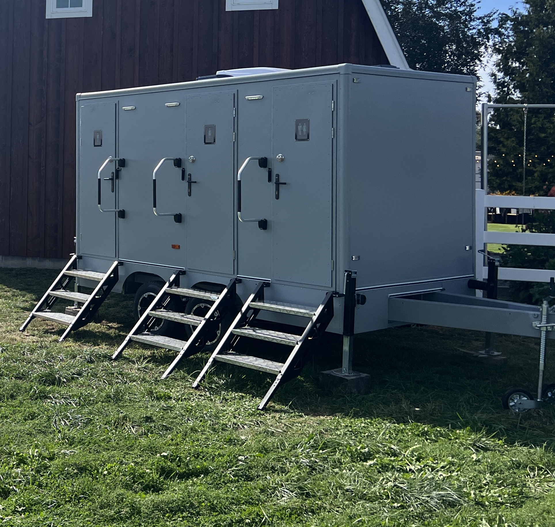 portable trailers with restrooms